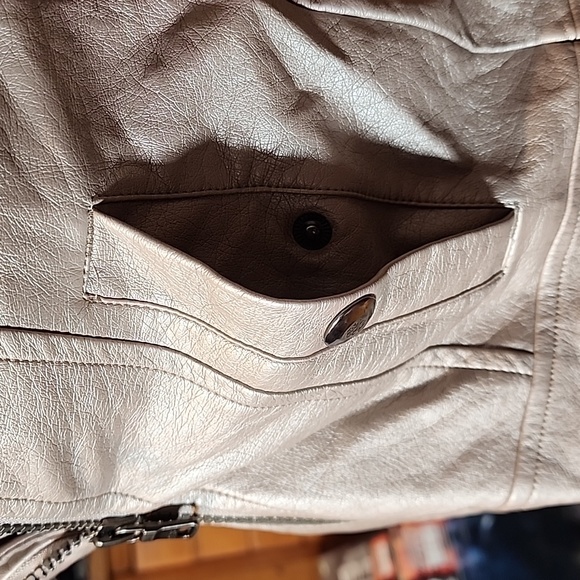 Jessica Simpson vegan leather metallic taupe faux fur collar jacket - Picture 4 of 6